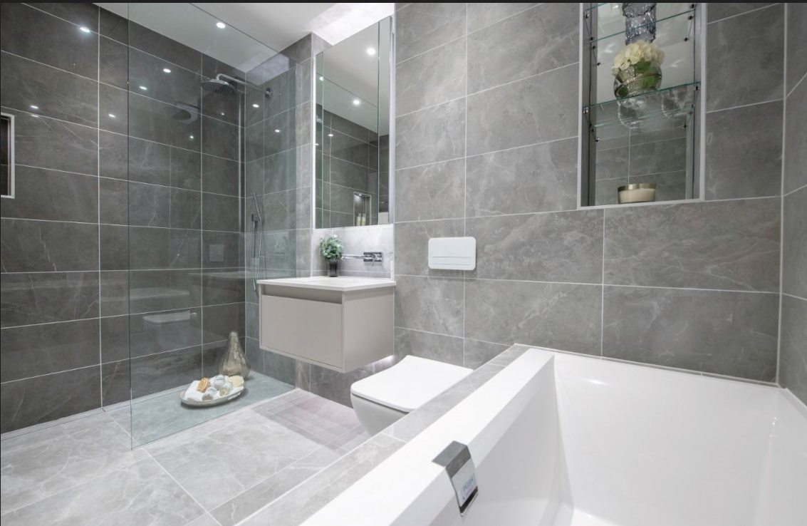 Taplow Riverside EnSuite featuring MERLYN Bespoke Showerwalls.